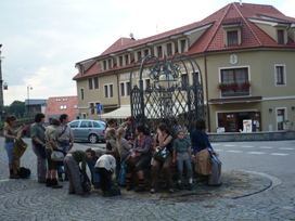 Kašna na náměstí v Hluboké